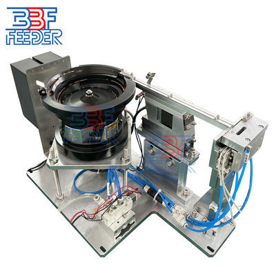 Sistema di alimentazione vibratorio del motore a vibrazione elettromagnetica con regolatore CUH ottimizzato per l'alimentazione accurata dei materiali nelle fabbriche